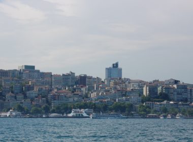 draußen, Himmel, Wolke, Wasser, See, Skyline, Gebäude, Stadt, Wasserweg, Stadtlandschaft, Schiff, Reise, Boot, Landschaft