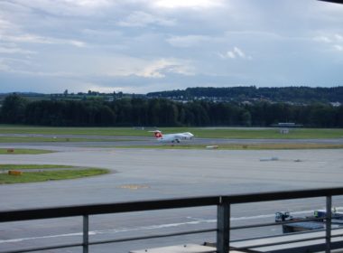 draußen, Wolke, Himmel, Platane Flugzeug Hobel, Fahrzeug, Runway, Straße, Flughafen, Gras, Asphalt, Fenster, Flugzeug, Jet