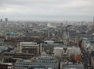 draußen, Wolke, Himmel, Stadtgebiet, Metropole, Metropolregion, Stadtlandschaft, Skyline, Gebäude, Hochhaus, Stadtzentrum, Stadt, Turm, Nachbarschaft, Wohnlage, Mischnutzung, Vorort, Wohnung, Winter