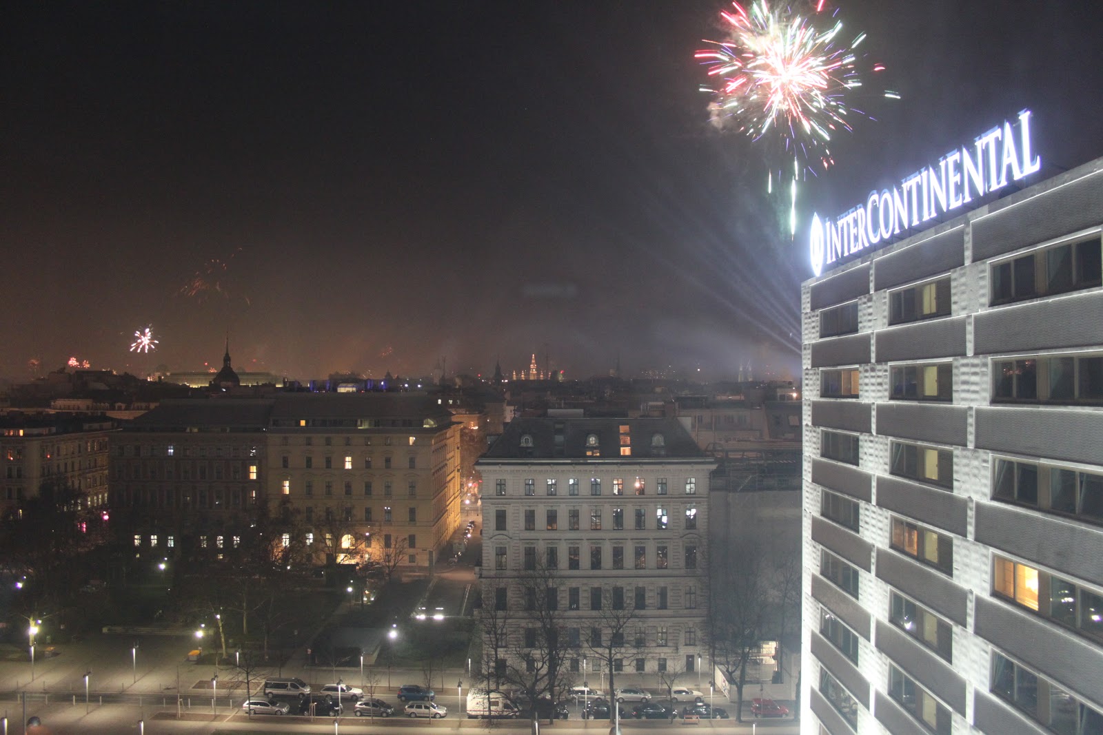 Gebäude, Himmel, draußen, Nacht, neues Jahr, Silvester, Neujahr, Independence Day, Feuerwerk, Stadt, Licht