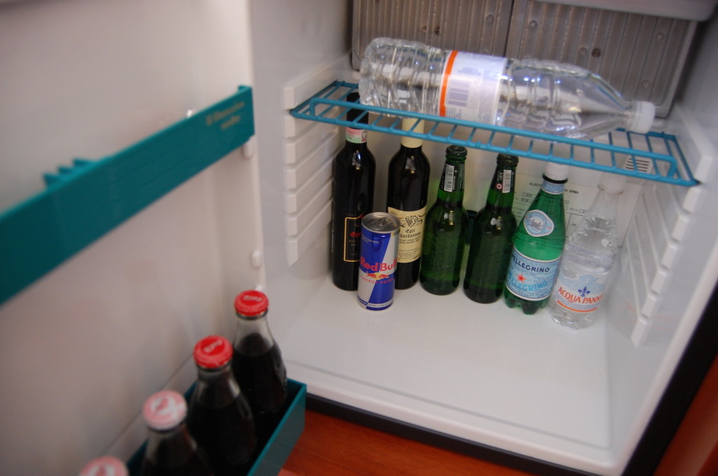 Im Haus, Küchengerät, Gerät, Flasche, Drink, Softdrink, Minibar, Plastik, Glasflasche, Kühlschrank