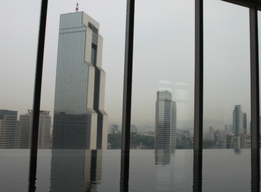 Himmel, draußen, Hochhaus, Nebel, Metropole, Wolkenkratzer, Metropolregion, Wasser, See, Gebäude, Skyline, Spiegelung, Fenster, Stadt