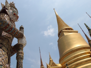 Himmel, Gebäude, draußen, Tempel, Wolke, Kultstätte, Statue, Schrein, Dharma, Wahrzeichen, Wat, Hindutempel, Stupa, Monument, Pagode