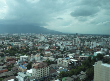 Wolke, draußen, Himmel, Stadtgebiet, Skyline, Stadtlandschaft, Metropolregion, Metropole, Hochhaus, Luftfotografie, Gebäude, Vorort, Haus, Vogelperspektive, Wohnlage, Berg, Stadt, Wolkig, Landschaft