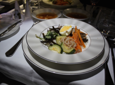 Essen, Platte, Tisch, Teller, Gabel, Kulinarik, Kochkunst, Küchenutensil, Tafelsilber, À-la-carte-Gerichte, Garnitur, Brunch, Abendessen, Gemüse, Serviergeschirr, Salat, Im Haus, Zutaten, Restaurant, Mittagessen, Cicchetti, Tafelmesser, weiß, Geschirr, Mahl, Mahlzeit