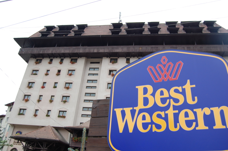 Text, Gebäude, draußen, Himmel, Schild, Beschilderung, Hotel, Fassade, Stadt