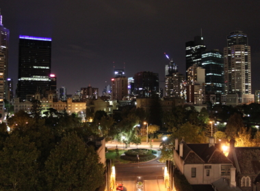 draußen, Himmel, Metropolregion, Metropole, Stadtlandschaft, Skyline, Stadtzentrum, Stadtgebiet, Turm, Baum, Hochhaus, Stadt, Nacht, Gebäude, Wolkenkratzer, Mischnutzung, Gewerbegebäude, Licht