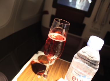 Drink, Essen, Getränk, Trinkgefäß, Softdrink, Alkoholisches Getränk, Glas, Barzubehör, Im Haus, Geschirr, Cocktail, Tisch, Alkohol