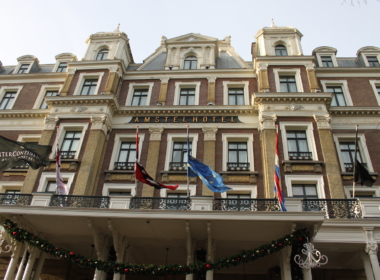 draußen, Fenster, Gebäude, Fassade, Himmel, Architektur, Stadt, Mischnutzung, Balkon, Regierungsgebäude, Groß, Flagge, Straße