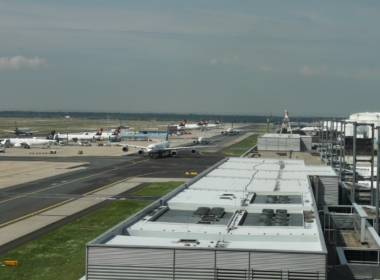 draußen, Himmel, Wolke, Flugzeug, Fahrzeug, Platane Flugzeug Hobel, Gras, Flughafen, Flugplatzvorfeld, Runway, halten, Gelände, Asphalt