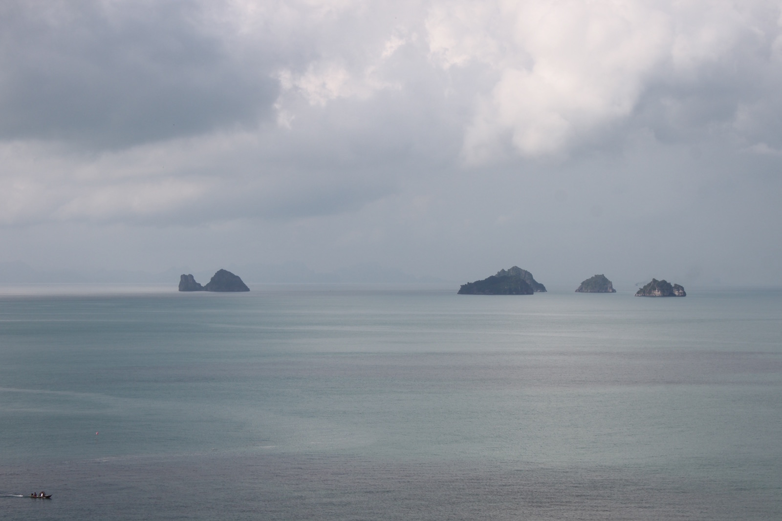 Wolke, draußen, Himmel, Wasser, Natur, Küsten- und Ozeanlandschaft, Landschaft, Meer, Küste, Sound, Horizont, Insel, Strand, Ruhig, Gewässer, Kleine insel, Kap, Schäre, Wolken, Wolkig, Reise