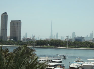 draußen, Himmel, See, Skyline, Baum, Hochhaus, Wolkenkratzer, Wasser, Gebäude, Stadtlandschaft, Turm, Metropole, Boot, Schiff, Stadt, Reise, Fluss