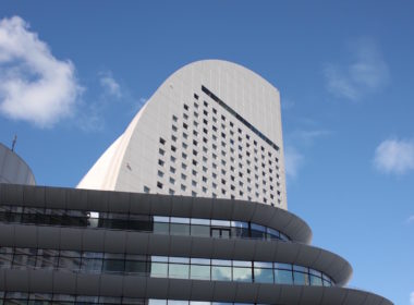 Himmel, Wolke, Gewerbegebäude, draußen, Tageszeit, Architektur, Brutalismus, Hochhaus, Gebäude, Groß, Stadt