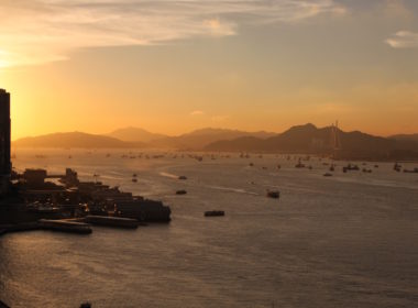 draußen, Wasser, Himmel, Wolke, Horizont, Sonnenuntergang, See, Abend, Abenddämmerung, Sonnenaufgang, Boot, Natur, Berg, Landschaft, Küste, Stadt, Meer, Reise, Sonne