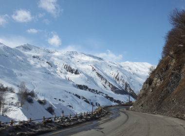 draußen, Himmel, Wolke, Schnee, Natur, Baum, Gebirgszug, Straße, Steigung, Glazialmorphologie, Alpen, Pass, Winter, Gebirgsmassiv, Gelände, Moräne, Gipfel, Berg, Gefrieren, Landschaft