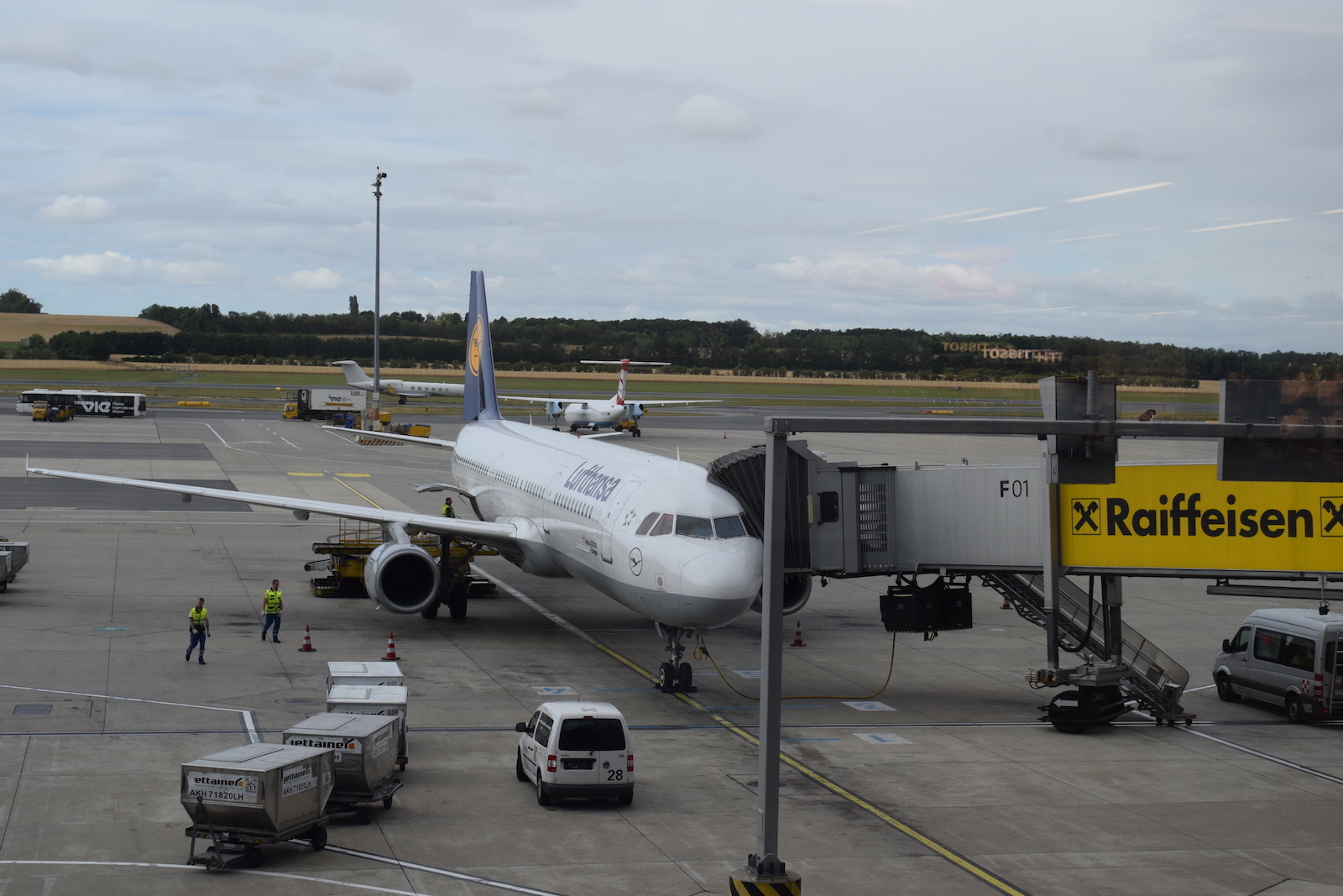 Bestatigt Lufthansa Swiss Austrian Streichen Bei Europa Economy Catering Buy On Board Kommt You Have Been Upgraded