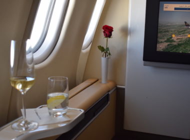 Im Haus, Wand, Spiegel, Inneneinrichtung, Waschbecken, Glas, Hotel, Vase, Fenster, Weinglas, Hahn, Installationszubehör, Badezimmer