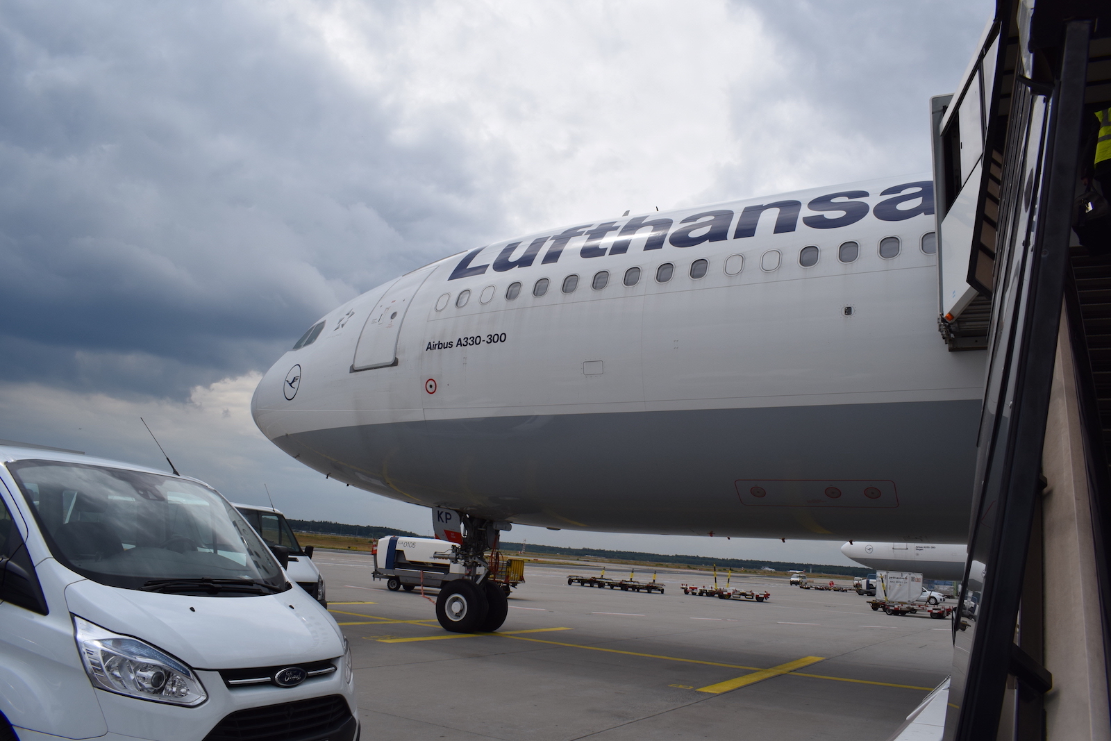 EMAIL SCHREIBEN: Das mit den kostenlosen 350 Lufthansa Miles and More Meilen wir..