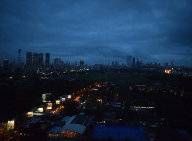 Wolke, draußen, Himmel, Nacht, Skyline, Stadtlandschaft, Metropolregion, Gebäude, Wolkenkratzer, Stadtgebiet, Metropole, Hochhaus, Stadt, Dunkel, Landschaft, Licht