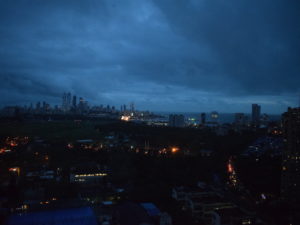 Wolke, draußen, Himmel, Nacht, Skyline, Stadtlandschaft, Wolkenkratzer, Metropolregion, Stadtgebiet, Metropole, Hochhaus, Gebäude, Dunkel, Stadt