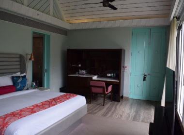 Im Haus, Wand, Szene, Zimmer, Inneneinrichtung, Mobiliar, Schlafzimmer, Leinenstoffe, Hotel, Bettdecke, Bettwäsche, Kissen, Matratze, Vorhang, Bett, Bettrahmen, Decke, Bettbezug, Fensterausstattung, Haus, Fensterabdeckung, Suite, Boden, Fenster, Urlaub