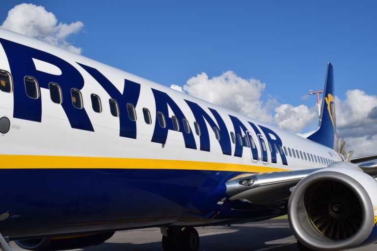 Platane Flugzeug Hobel, draußen, Himmel, Flugreise, Verkehrsflugzeug, Airline, Flugzeug, Fahrzeug, Düsentriebwerk, Flugzeugtriebwerk, Wolke, Düsenflugzeug, Landeklappe, Dienstleistung, Flughafen, Luftfahrttechnik, Schmalrumpfflugzeug, Luftfahrt, Transport, Luftfahrthersteller, Flügel, Jet, Blau, Runway, airbus