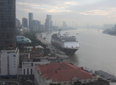 draußen, Himmel, Wolke, Transport, Wasserfahrzeug, Fahrzeug, Boot, Gebäude, Wasser, Schiffbau, Passagierschiff, Metropole, Motorschiff, Schiff, Stadt, Kreuzfahrtschiff, Groß, Reise