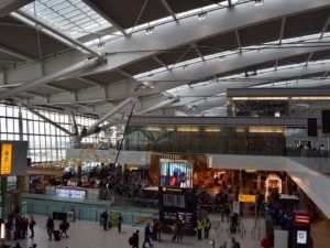 Gebäude, Einkaufszentrum, Flughafenterminal, Person, Im Haus, Decke, Menschen, Bahnhof, Flughafen, Groß, Zug