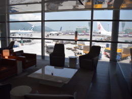 Mobiliar, Tisch, Im Haus, Kaffeetisch, Fenster, Gebäude, Zimmer, Stuhl, Flughafen, Boden, draußen