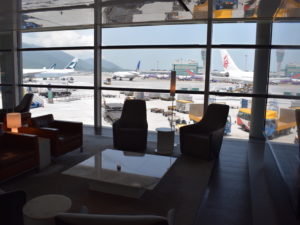 Mobiliar, Tisch, Im Haus, Kaffeetisch, Fenster, Gebäude, Zimmer, Stuhl, Flughafen, Boden, draußen