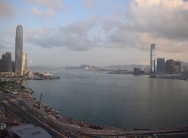 Wolke, draußen, Himmel, Wasser, See, Skyline, Wolkenkratzer, Stadtlandschaft, Turm, Gebäude, Hochhaus, Stadt, Metropolregion, Metropole, Stadtgebiet, Reise, Fluss, Landschaft, Panorama, Brücke