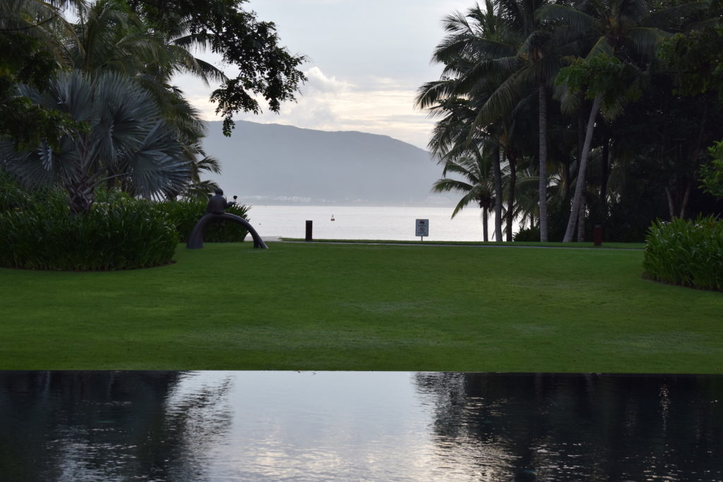 draußen, Himmel, Gras, Baum, Wolke, Wasser, Golf, Palme, Landschaft, Pflanze, See, Person