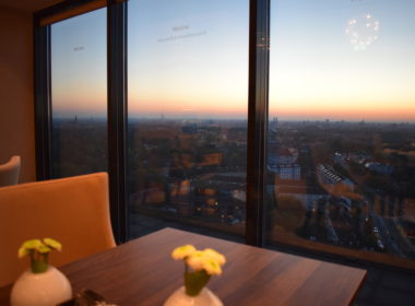 Himmel, Im Haus, Fenster, Mobiliar, Vase, Gebäude, Blume, Aussicht, Essen, Tisch