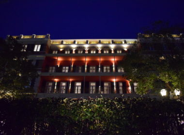 Gebäude, draußen, Himmel, Baum, Pflanze, Fassade, Fenster, Haus, Nacht, Licht, Hotel