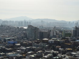 draußen, Skyline, Himmel, Wolke, Metropole, Stadtlandschaft, Stadtgebiet, Hochhaus, Metropolregion, Nebel, Wolkenkratzer, Luftfotografie, Berg, Turm, Gebäude, Stadtzentrum, Vogelperspektive, Stadt, Landschaft, Reise