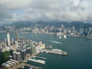 draußen, Wolke, Himmel, Gebäude, Wasser, Luftfotografie, Skyline, Stadtlandschaft, Vogelperspektive, Wolkenkratzer, Metropole, Schiff, Berg, Reise, Stadt, Hafen, Landschaft