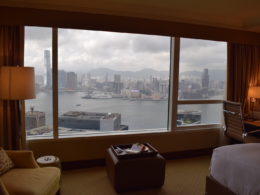 Im Haus, Mobiliar, Wand, Fenster, Inneneinrichtung, Gebäude, Kissen, Zimmer, Fensterausstattung, Bett, Penthouse, Fensterabdeckung, Bettsofa, Tisch, Couch, Vorhang, Boden, Aussicht, Schlafzimmer, Hotel, Stadt, Urlaub