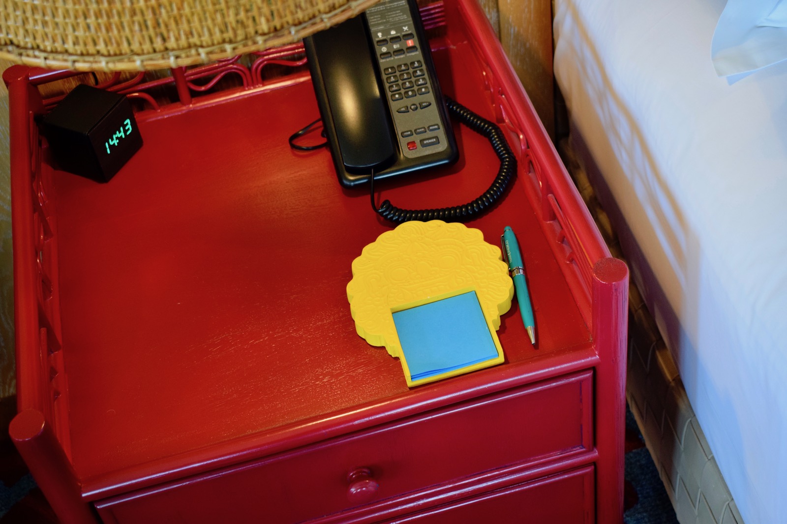Im Haus, Mobiliar, Schnurtelefon, Telefon, Boden, rot