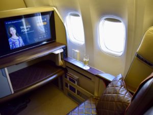 Im Haus, Flugzeugkabine, Monitor, Fernsehen, Wand