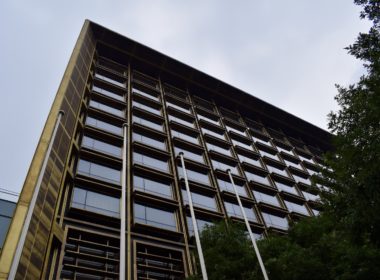 draußen, Baum, Himmel, Gebäude, Gewerbegebäude, Tageszeit, Fenster, Architektur, Hochhaus, Wolke, Stadt, Turm