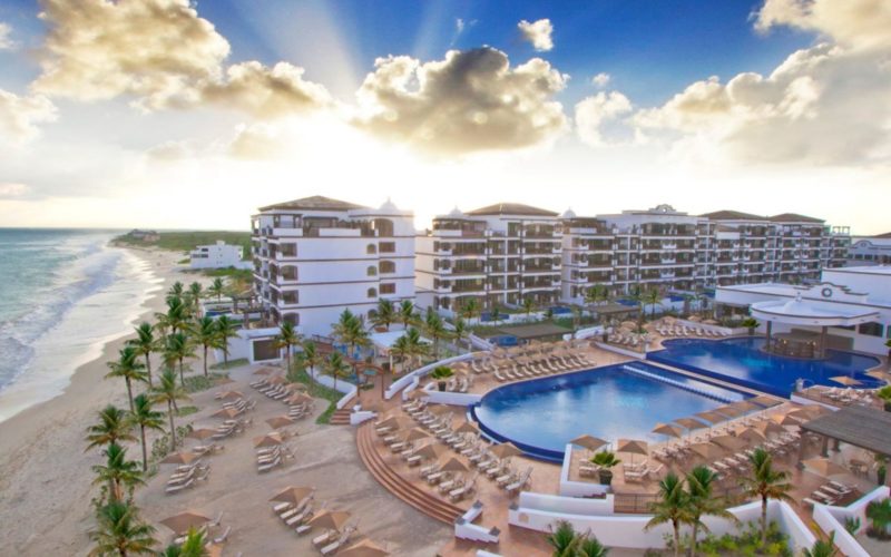 Wolke, draußen, Himmel, Schwimmbecken, Urlaubsstadt, Baum, Gebäude, Küstenerholungsort, Urlaubsort, Wasser, Strand, Landschaft, Küste, Hotel