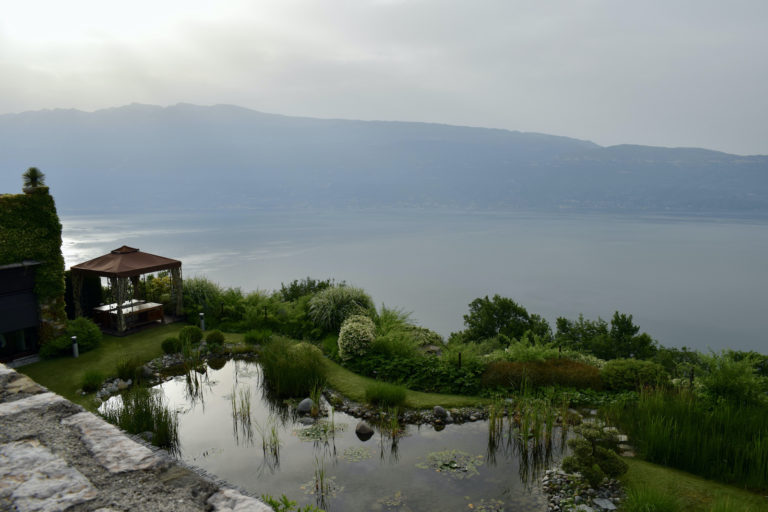 draußen, Himmel, Wolke, Baum, Pflanze, Landschaft, Wasser, Natur, Gras, Hill Station, Nebel, Berg, Reise, See, Küste, Haus