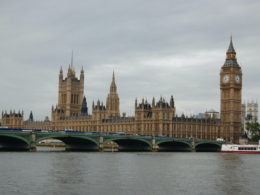 draußen, Himmel, Uhr, Wolke, Wasser, Turm, Brücke, Gebäude, Wasserweg, Uhrenturm, Turmspitze, Kanal, Stadt, Groß, Fluss, Parlament