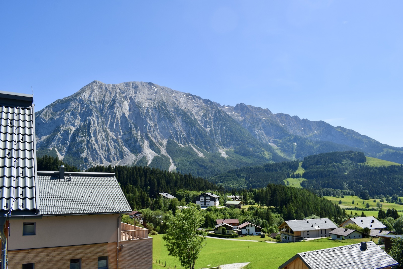 draußen, Baum, Himmel, Gebäude, Landschaft, Hill Station, Gebirgszug, Gebirgsdorf, Hochland, Berg, Gras, Haus, Natur