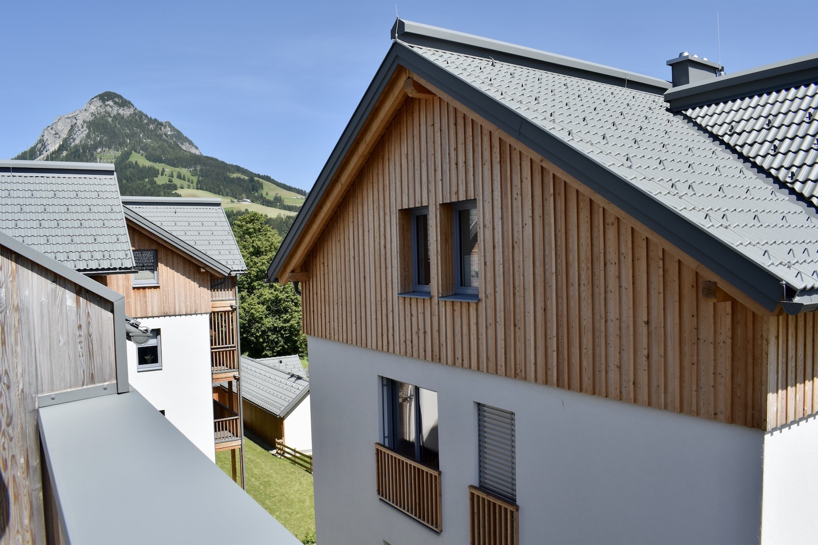 draußen, Gebäude, Fenster, Himmel, Haus, Eigentum, Hütte, Immobilie, Holzverkleidung, Berg, Landschaft, Architektur, Dach