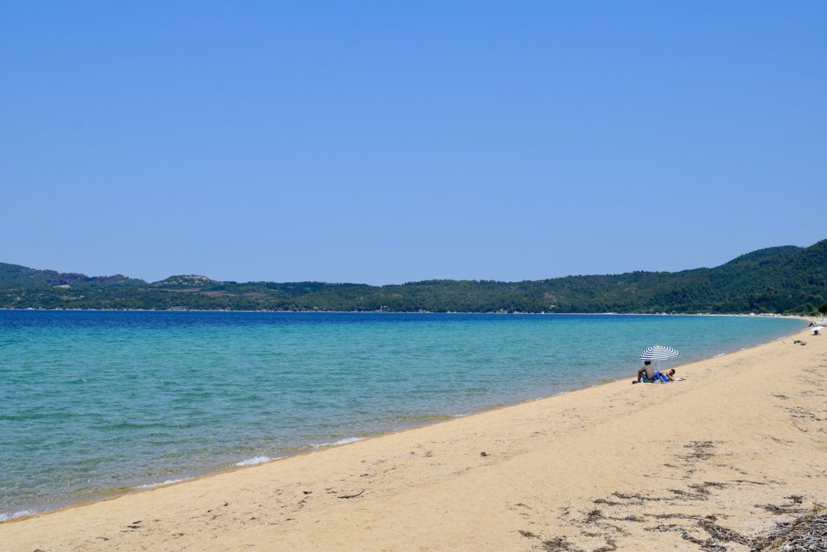 draußen, Küste, Natur, Himmel, Wasser, Küsten- und Ozeanlandschaft, Strand, Tropen, Sand, Karibik, Meeresbucht, Azurblau, Gewässer, Sandbank, Meer, Landschaft, Riff, Gelände, Blau, Berg, Insel, Sommer