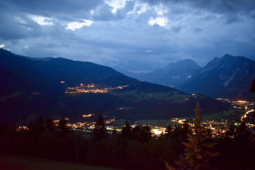 Wolke, Landschaft, draußen, Natur, Himmel, Gebirgszug, Hochland, Berg, Hill Station, Baum, Bergkamm, Nacht, Sonnenuntergang