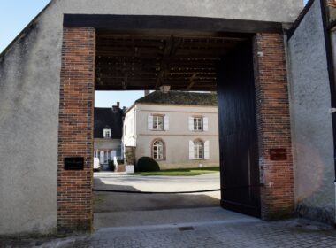 draußen, Gebäude, Himmel, Fenster, Wand, Eigentum, Backstein, Beton, Architektur, Tür, Immobilie, Kompositmaterial, Mauerwerk, Straße, Gelände, Stein, Haus