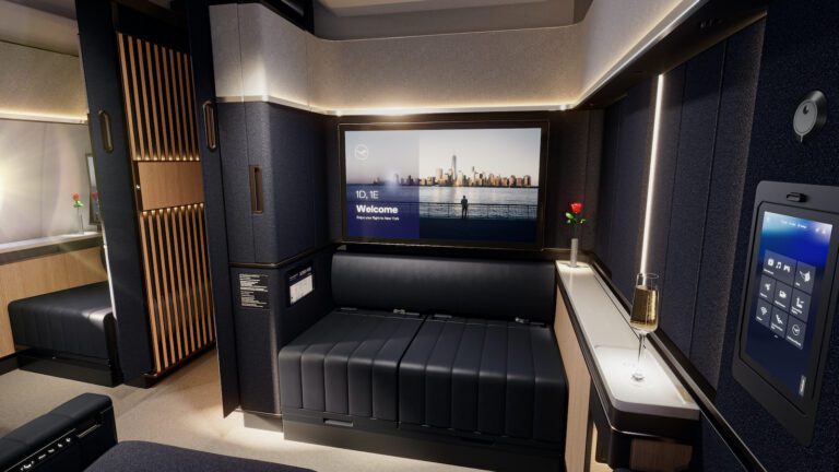 Im Haus, Wand, Couch, Fernsehen, Mobiliar, Decke, Boden