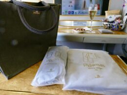 Quittung, Text, Im Haus, Mobiliar, Textil, Handtuch, Gepäck und Koffer, Handtasche, Boden